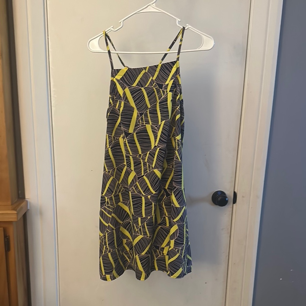 ✨Trade ✨Manuhealii Yellow and Black Patterned Dress